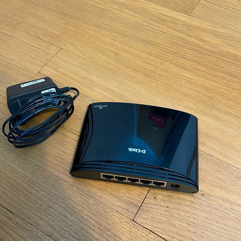 Used D-Link 5 port Ethernet Gigabit Desktop Switch
